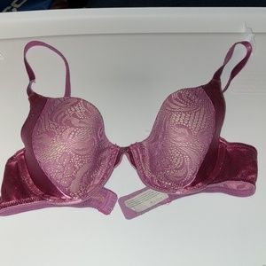 Two 34B self expression Maidenform bras